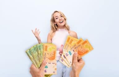 Créditos personales con tasas del 47% al 55% anual en pesos: ¿qué bancos los ofrecen y quiénes califican?